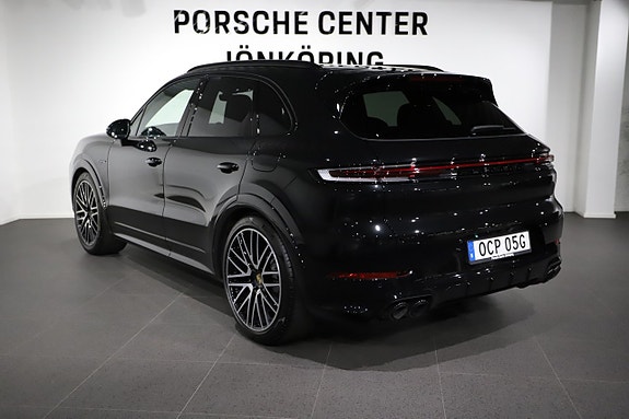 Porsche Cayenne 3 of 22