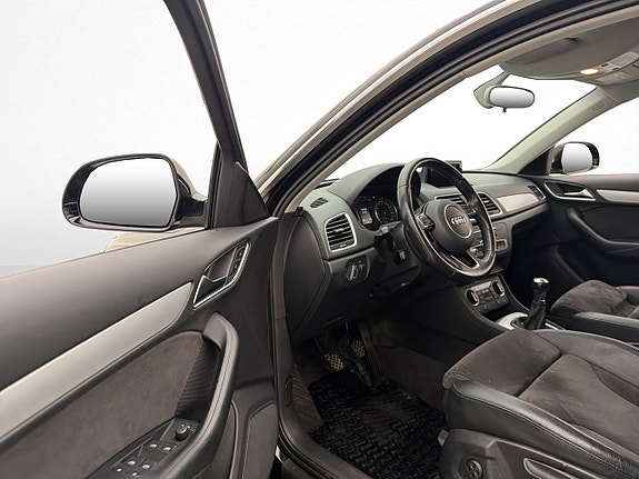 Audi Q3 11 of 30