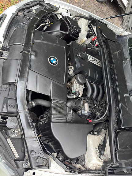 BMW 320i 14 of 15