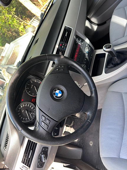 BMW 320i 10 of 13