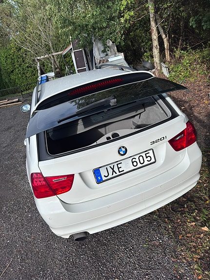 BMW 320i 5 of 13