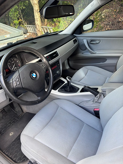 BMW 320i 9 of 13