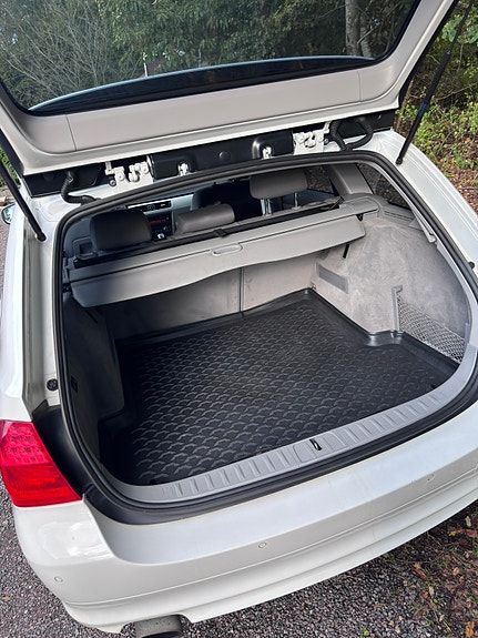 BMW 320i 6 of 13
