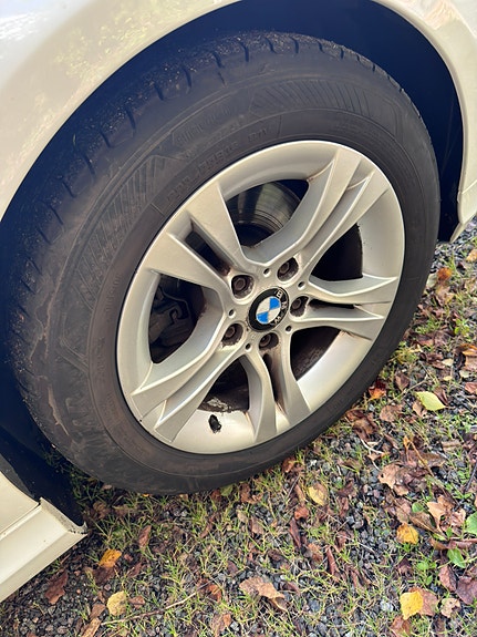 BMW 320i 13 of 13