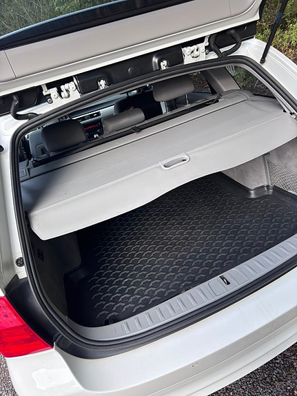 BMW 320i 7 of 13