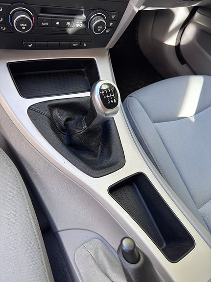 BMW 320i 11 of 13