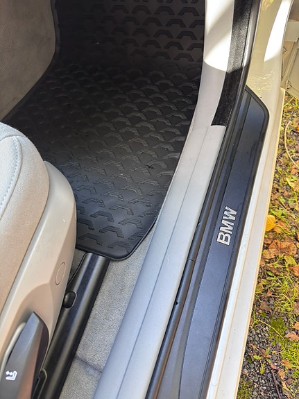 BMW 320i 12 of 13