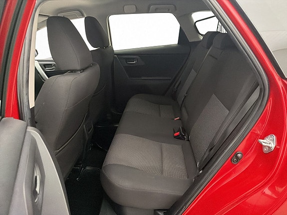 Toyota Auris 23 of 28