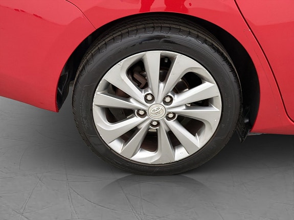 Toyota Auris 25 of 28