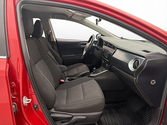 Toyota Auris 21 of 28