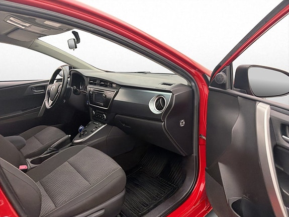 Toyota Auris 22 of 28