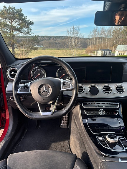 Mercedes-Benz E220 d 3 of 4