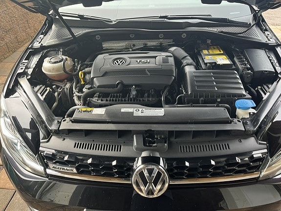 Volkswagen Golf Alltrack 3 of 4