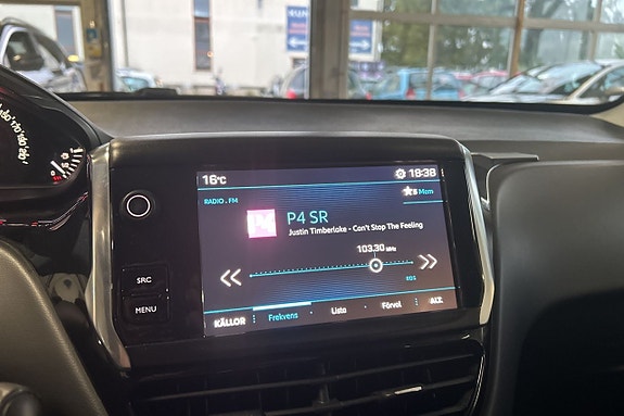 Peugeot 208 15 of 27