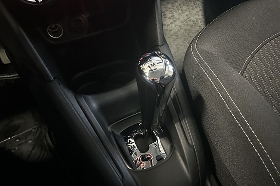 Peugeot 208 21 of 27