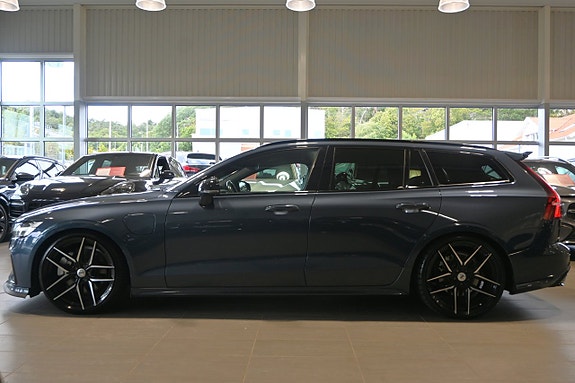 Volvo V60 2 of 30