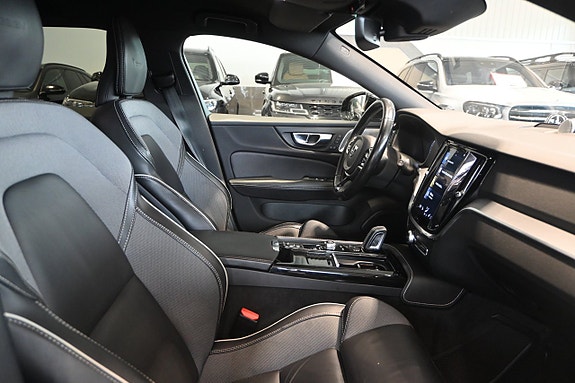 Volvo V60 11 of 30