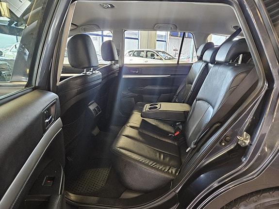 Subaru Legacy 8 of 9
