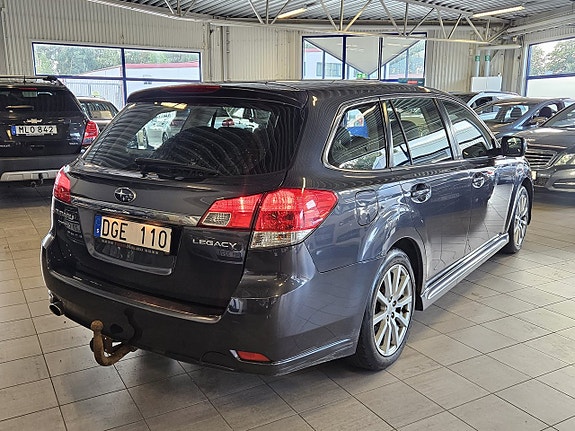 Subaru Legacy 3 of 9