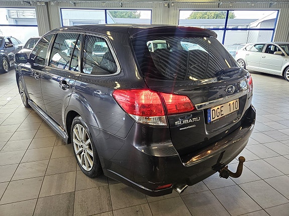 Subaru Legacy 2 of 9