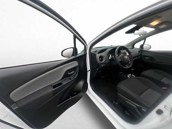 Toyota Yaris 10 of 30