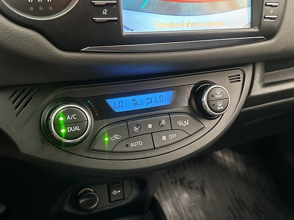 Toyota Yaris 23 of 30