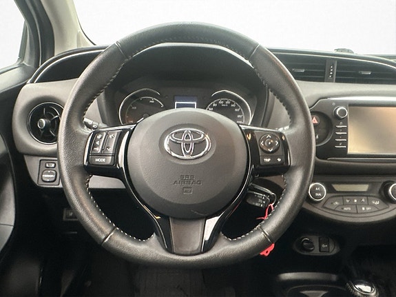 Toyota Yaris 13 of 30
