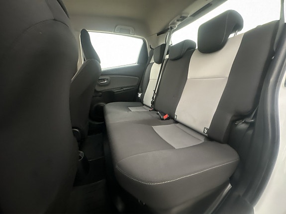 Toyota Yaris 28 of 30