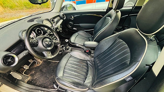 MINI Cooper S 6 of 7