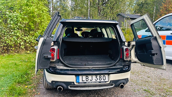 MINI Cooper S 4 of 7