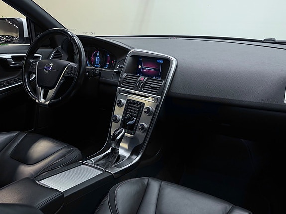 Volvo XC60 15 of 28
