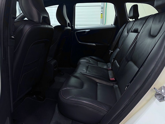Volvo XC60 12 of 28