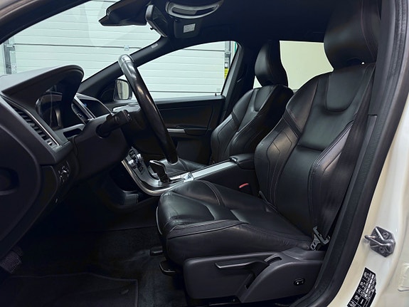Volvo XC60 10 of 28