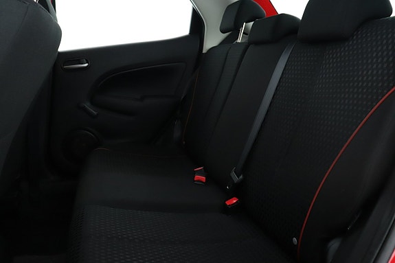 Mazda 2 13 of 16