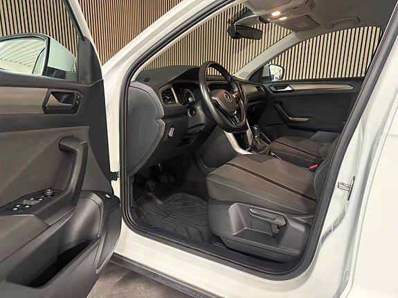 Volkswagen T-Roc 10 of 25