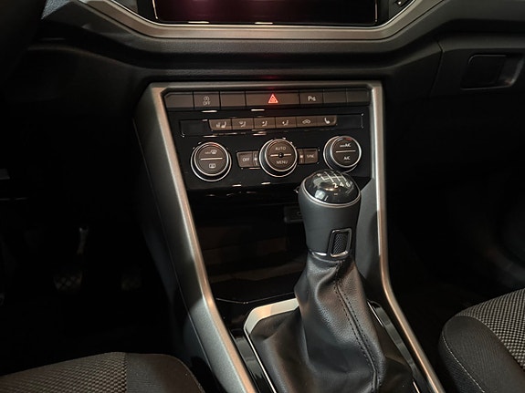 Volkswagen T-Roc 16 of 25