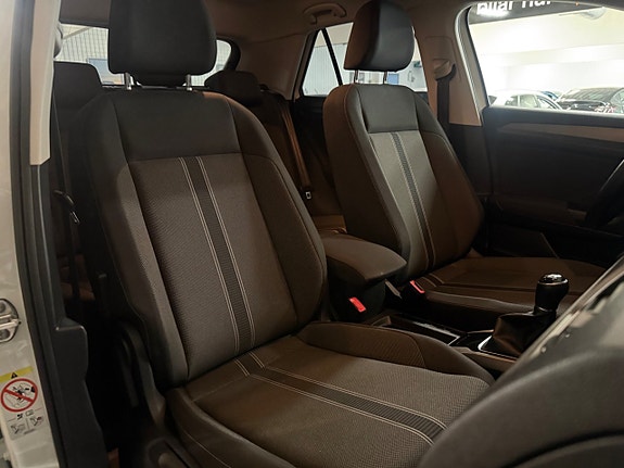 Volkswagen T-Roc 22 of 25