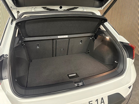 Volkswagen T-Roc 17 of 25