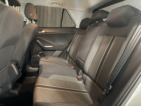 Volkswagen T-Roc 13 of 25