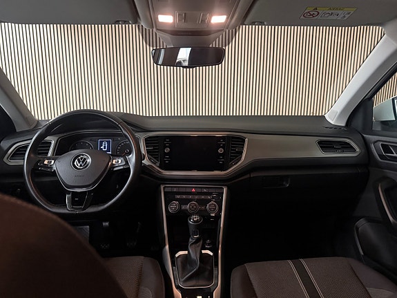 Volkswagen T-Roc 14 of 25