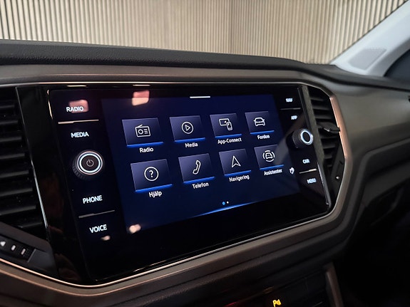 Volkswagen T-Roc 24 of 25