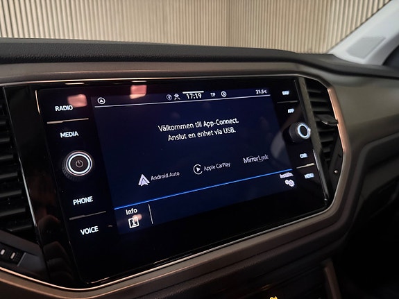 Volkswagen T-Roc 25 of 25