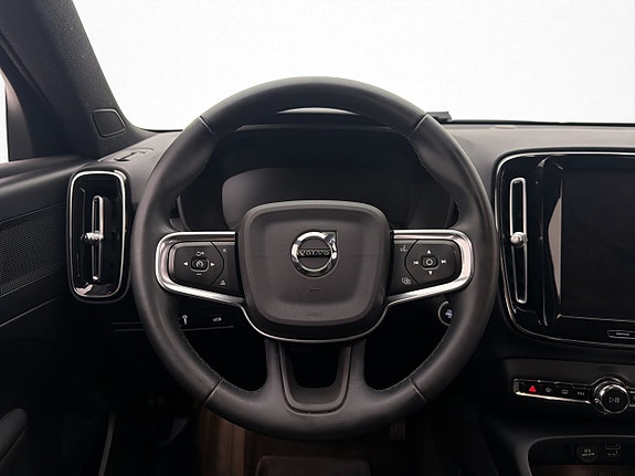 Volvo XC40 14 of 30