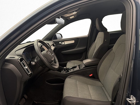 Volvo XC40 12 of 30