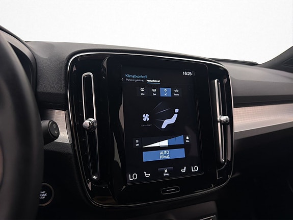 Volvo XC40 21 of 30