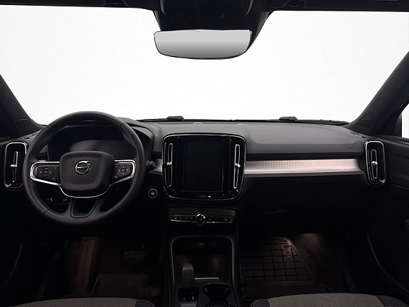 Volvo XC40 13 of 30