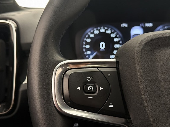 Volvo XC40 16 of 30