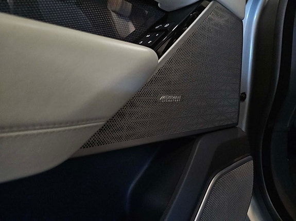 Land Rover Range Rover Velar 21 of 28