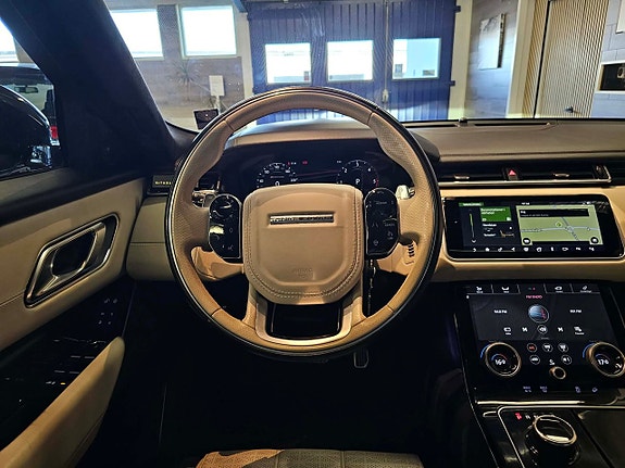 Land Rover Range Rover Velar 11 of 28