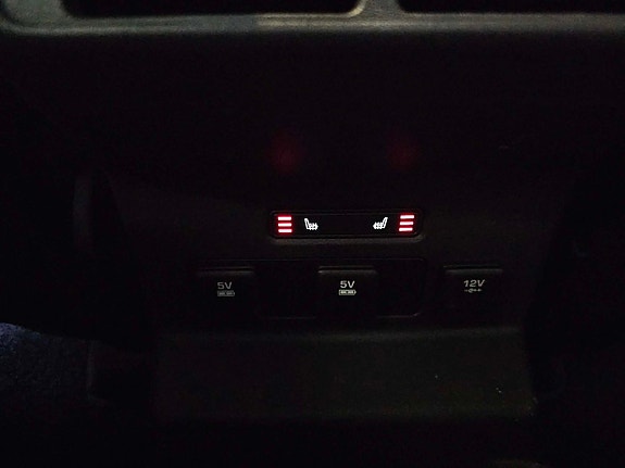 Land Rover Range Rover Velar 10 of 28